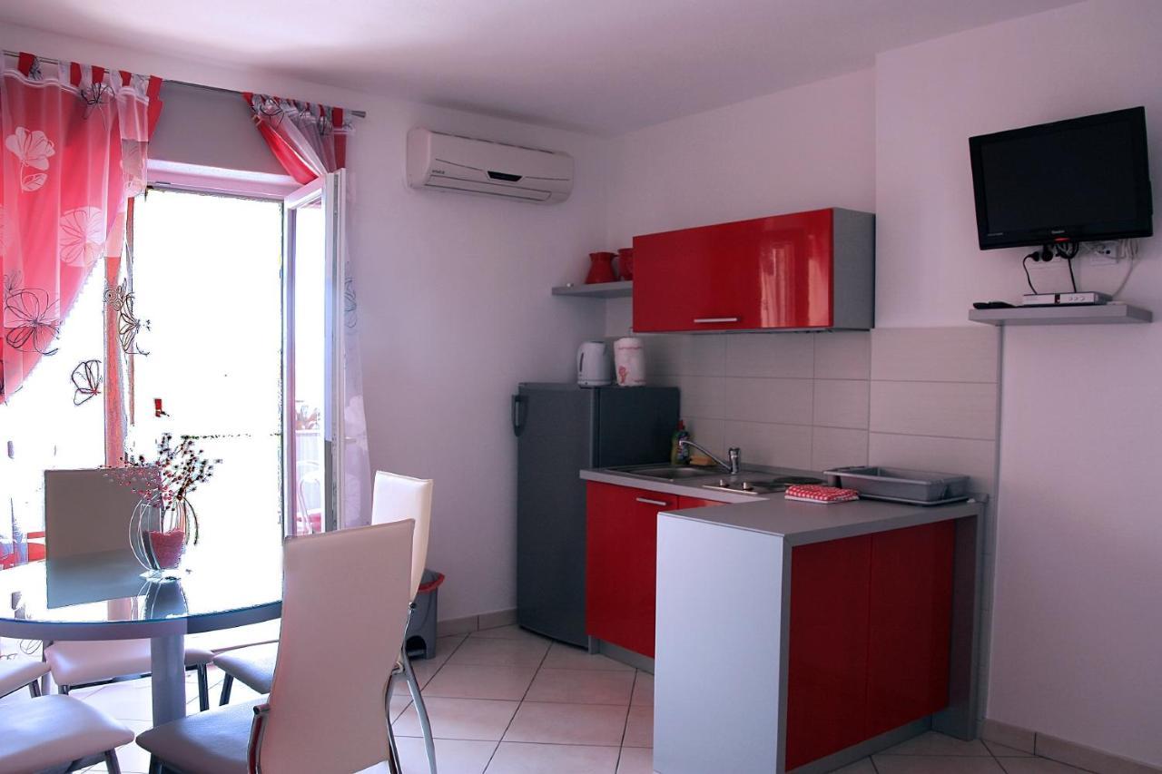 Apartments And Rooms By The Sea Tucepi, Makarska - 6058 Exterior foto